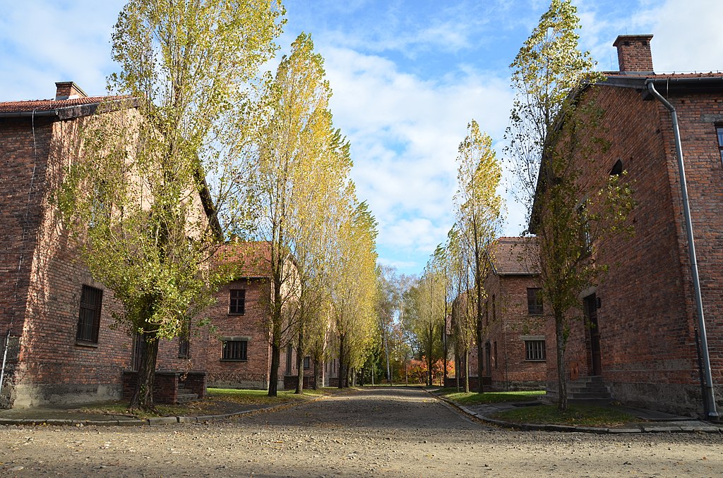 Baraques du camp Auschwitz I. Photo de Steven Lek