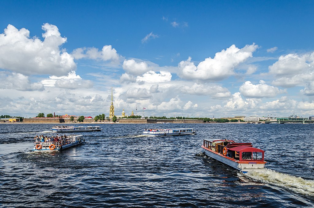 You are currently viewing Quais de la Neva à Saint Petersbourg en Russie