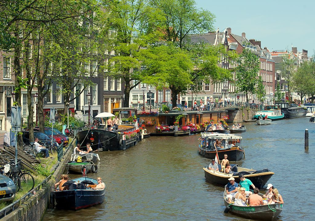 Canal dans le quartier de Jordaan à Amsterdam. Photo de Kevin Mcgill
