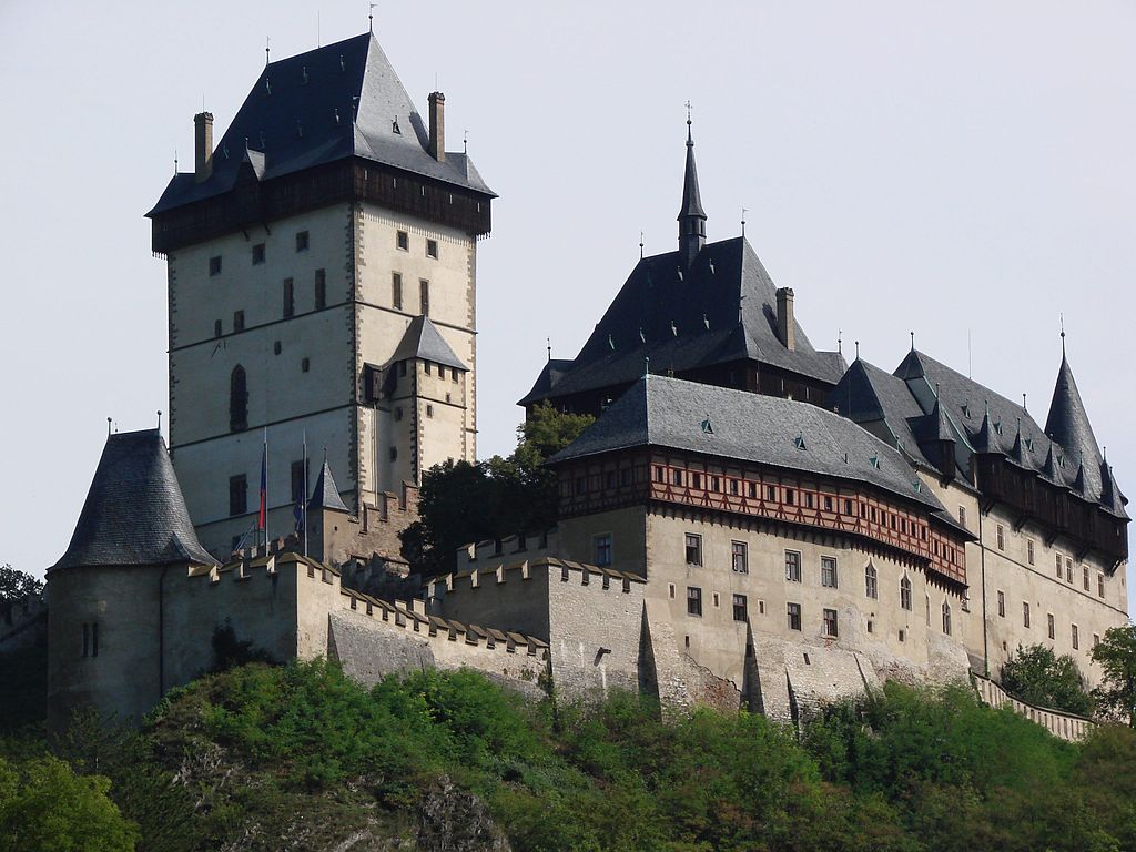 Lire la suite à propos de l’article Chateau gothique de Karlštejn à 28 km de Prague