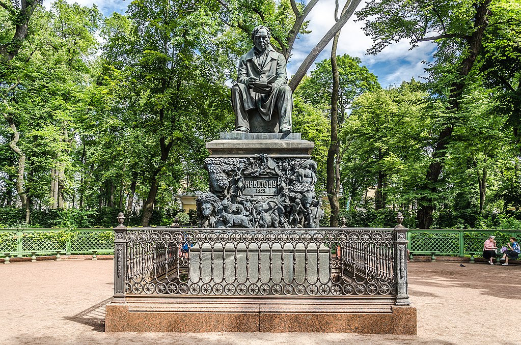 Statue du célèbre auteur de fables Krylov dans le Jardin d'été de Saint Petersbourg - Photo d'Alex Florstein Fedorov / Wiki Commons