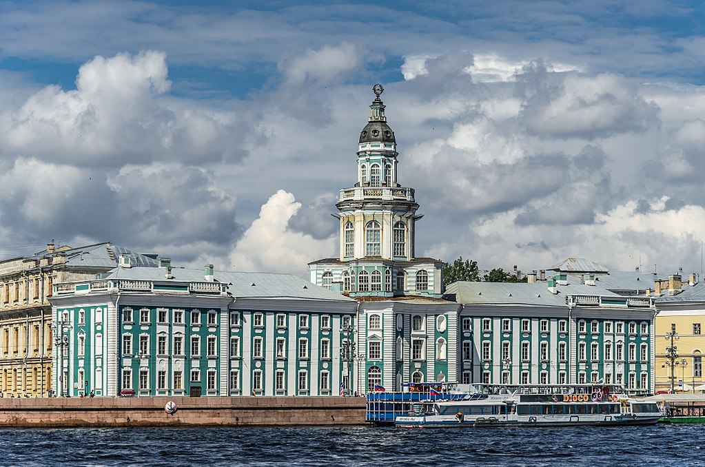 Comment rejoindre le centre de Saint Petersbourg ici la Kunstkamera depuis l'aéroport - Photo d'Alex Florstein Fedorov