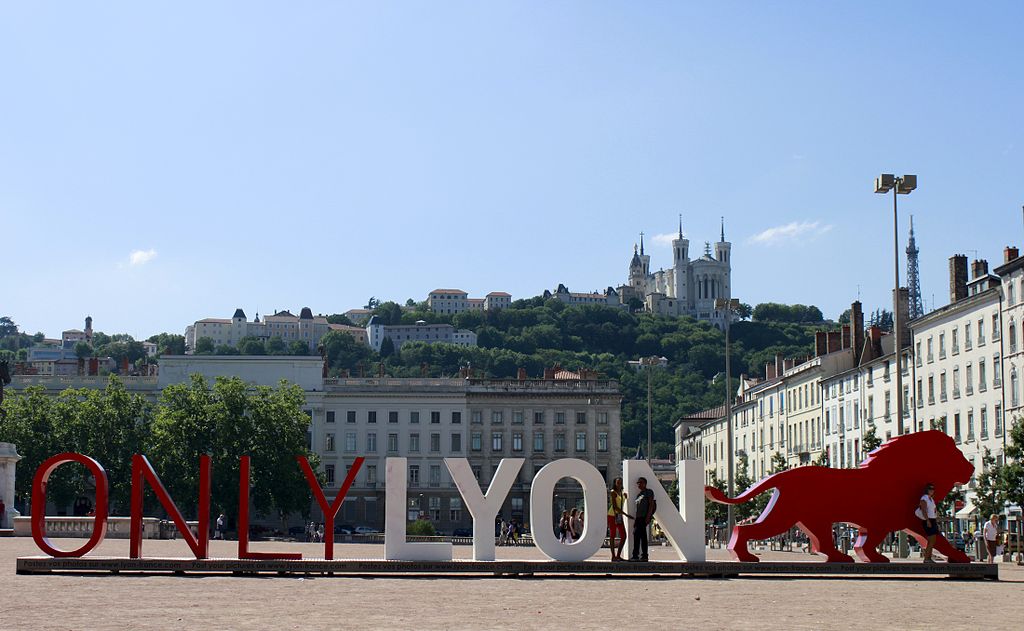 You are currently viewing Place Bellecour à Lyon : Place emblématique de la ville [Presqu’île]