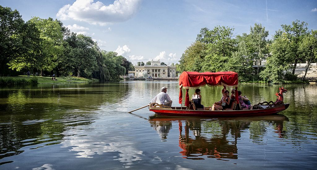 Lire la suite à propos de l’article Parc Łazienki à Varsovie : Palais sur l’eau et concerts de Chopin