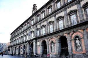 Palais royal de Naples : Opulence et splendeur [San Ferdinando]