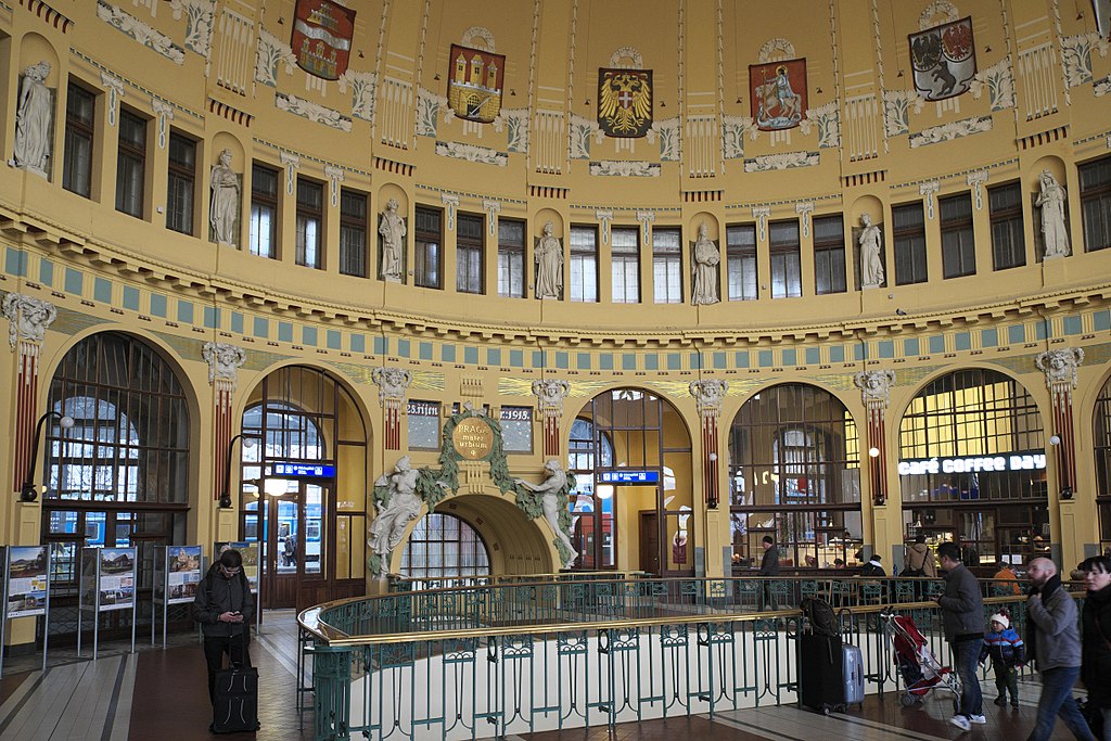 Paris – Prague en train : Venir en train  et découvrir sa gare Art Nouveau !