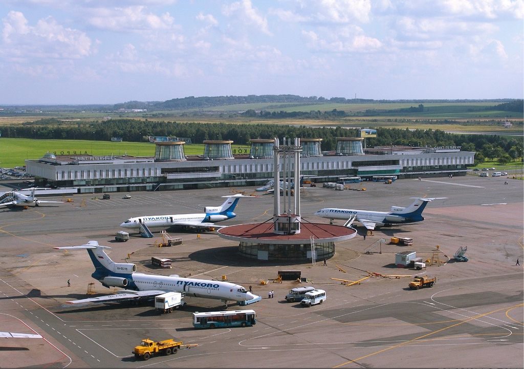 Venir à Saint Petersbourg en Russie à travers l'aéroport Pulkovo - Photo de Dmitry Avdeev