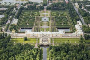 Palais de Peterhof près de Saint Petersbourg