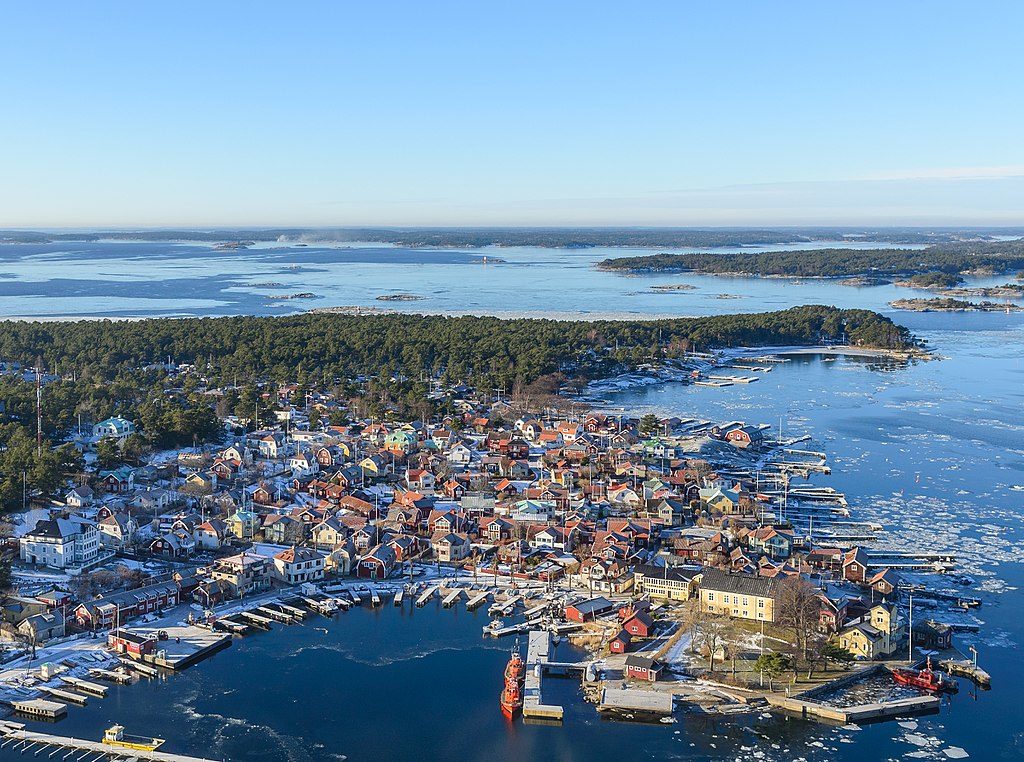 Point de vue aérien sur Sandhamn dans l'archipel de Stockholm - Photo d'Arild Vågen