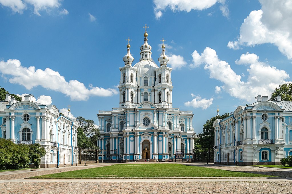 Lire la suite à propos de l’article Cathédrale Smolny à Saint Petersbourg : Concerts et architecture baroque