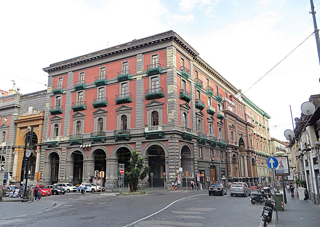 Galleria Principe di Napoli en face du musée archéologique de Naples - Photo de Mister No