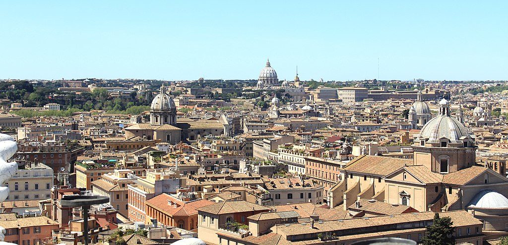 Vue en direction du Vatican depuis le monument à Victor Emmanuel II à Rome - Photo Jebulon