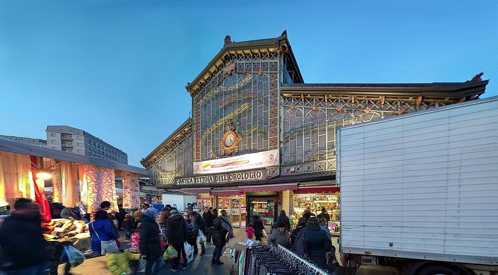 Marché de Porta Palazzo à Turin dans le quartier d'Aurora.