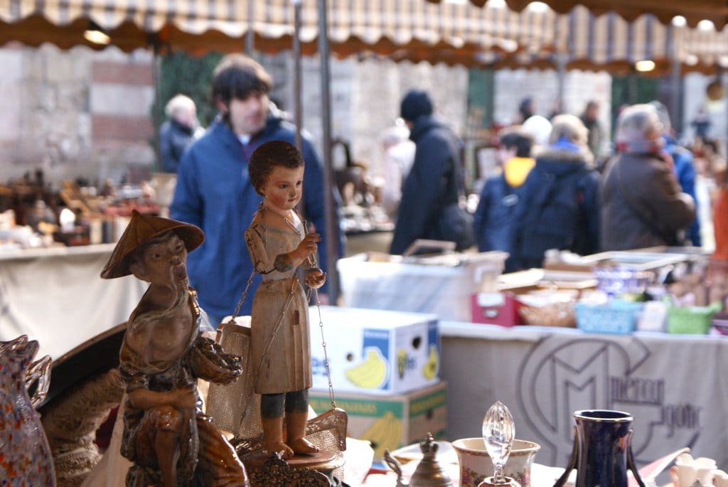 You are currently viewing Mercat Gòtic, marché aux antiquités de Barcelone [Gotico]