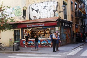 Bar Mendizabal, Snack populaire et terrasse à Barcelone [Raval]