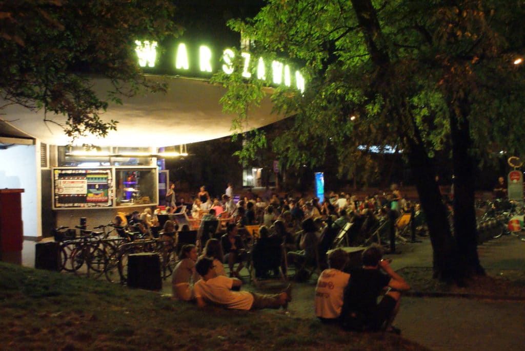 Lire la suite à propos de l’article Bar de la gare de Powisle à Varsovie [Powisle]