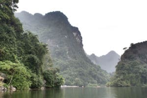 Trang An, la baie d’Halong terrestre près de Ninh Binh au Vietnam