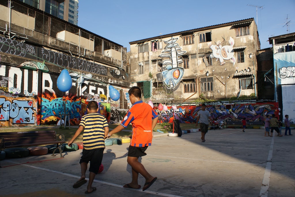 You are currently viewing Photos de street art et graffitis à Bangkok