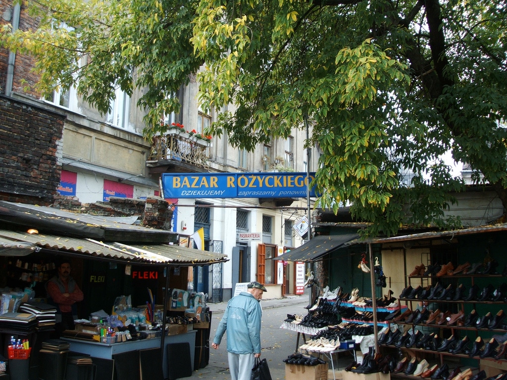 You are currently viewing Marché Różycki à Varsovie : Temoin délabré du passé [Praga]