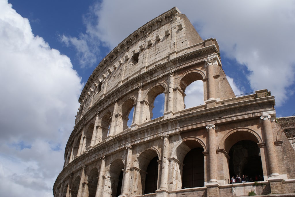 Colisée à Rome : Amphitéâtre emblématique de l’antiquité romaine