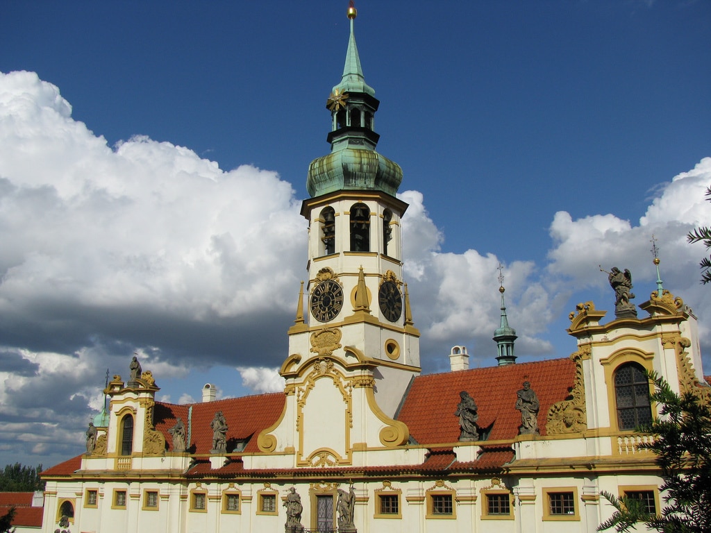 Lire la suite à propos de l’article Loreta, l’église Notre Dame de Lorette à Prague : Diamants et anges [Hradcany]