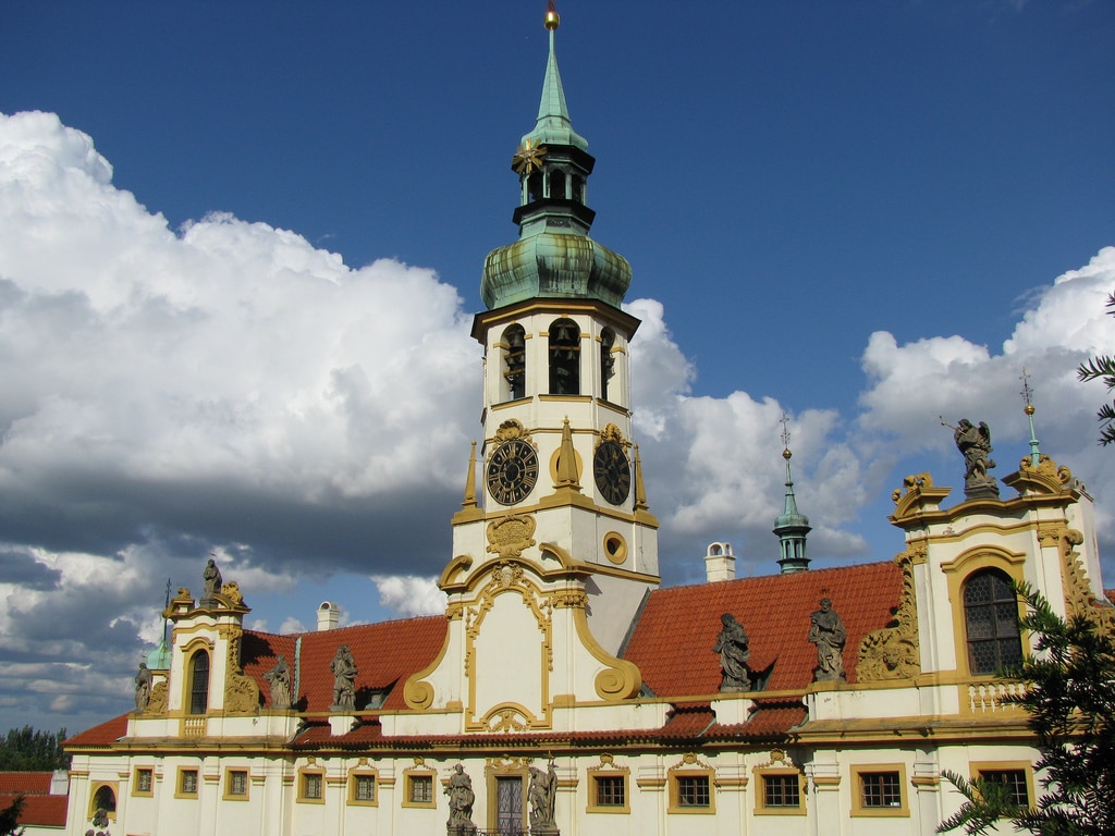 Lire la suite à propos de l’article Loreta, église Notre Dame de Lorette à Prague : Diamants et anges