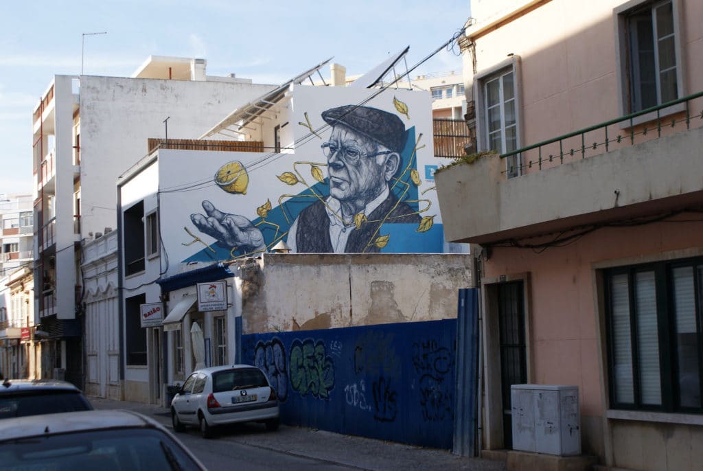 Street art : Mural-portrait à Faro.