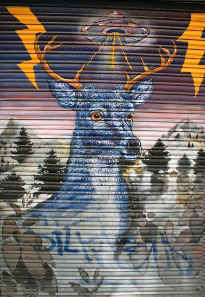 Street Art : Le cerf de l'espace dans le quartier d'Alameda à Séville.