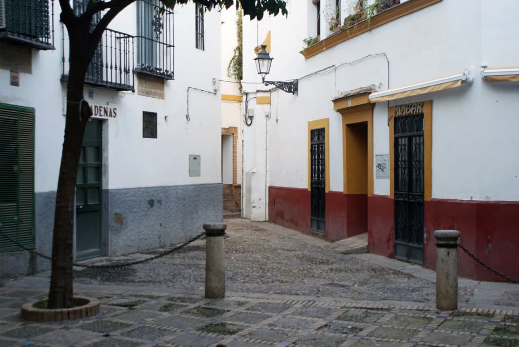 Placette du quartier de Santa Cruz à Séville.