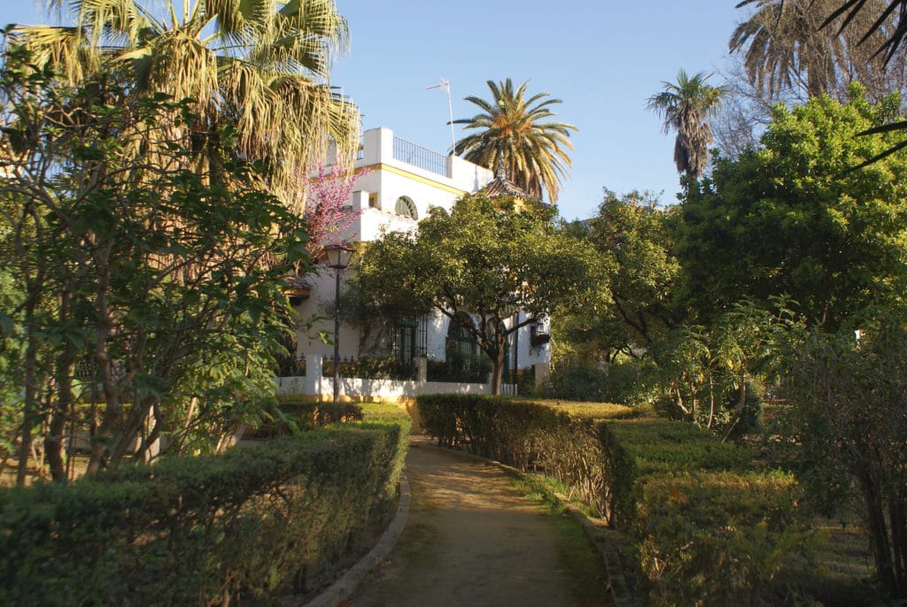 Une allée des Jardins de Murillo à Séville.