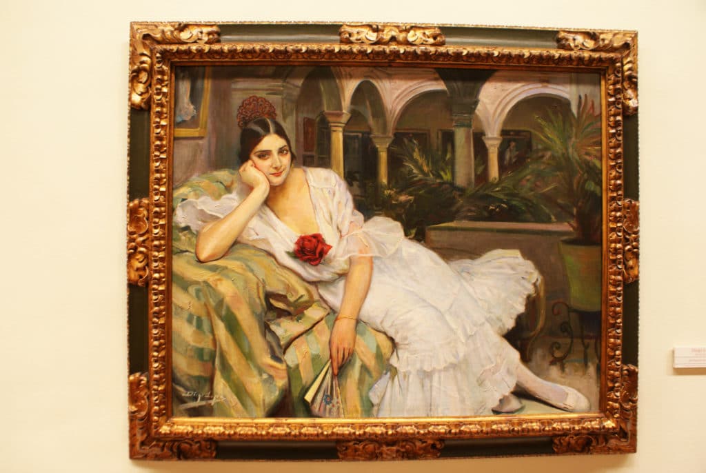 "Sevillane dans son patio" (1918) de Diego Lopez au Musée des Beaux Arts de Séville.