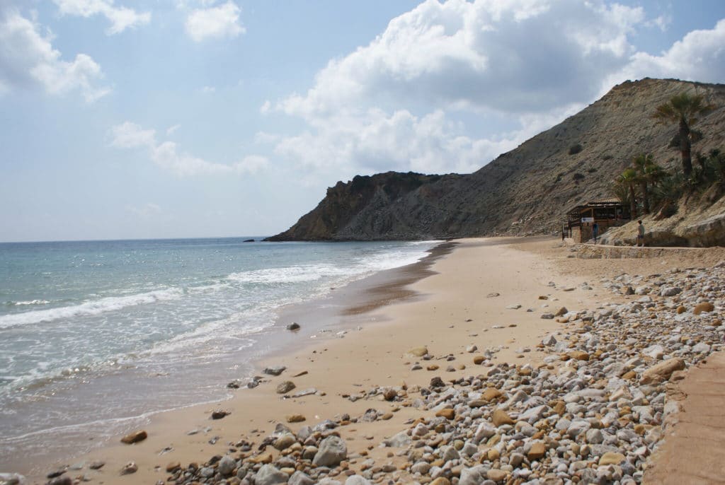 Plage de Burgau près de Lagos au Portugal.