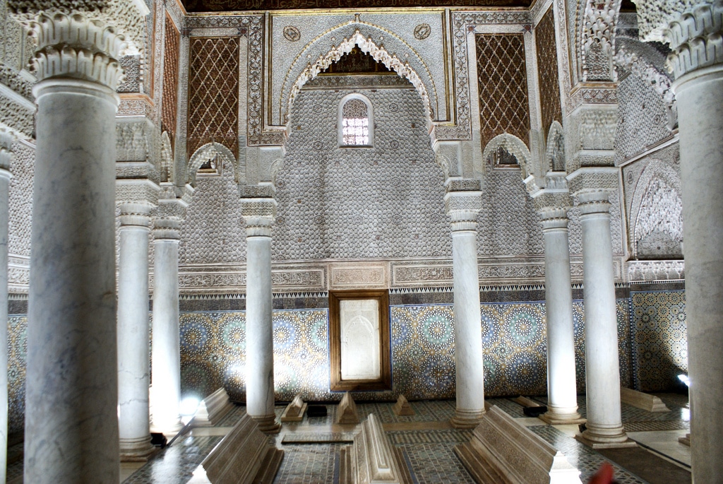 Tombeaux Saadiens à Marrakech, sépulture royale et tourisme en file indienne [Casbah]