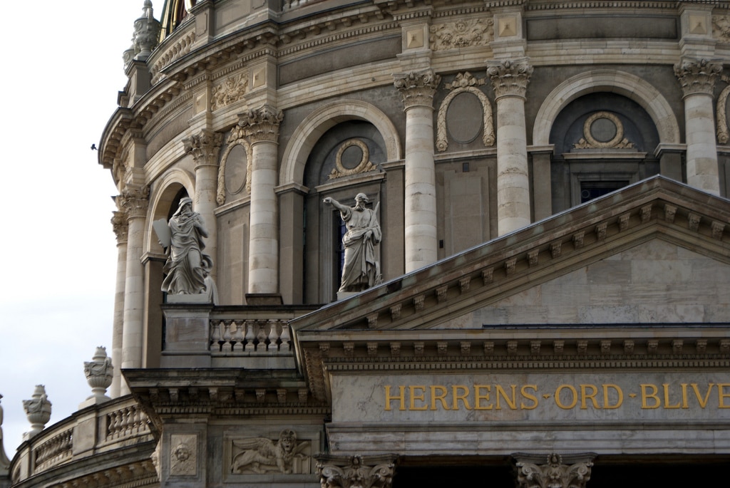 Lire la suite à propos de l’article « Eglise de marbre », la basilique Saint Pierre à Copenhague [Indre By]