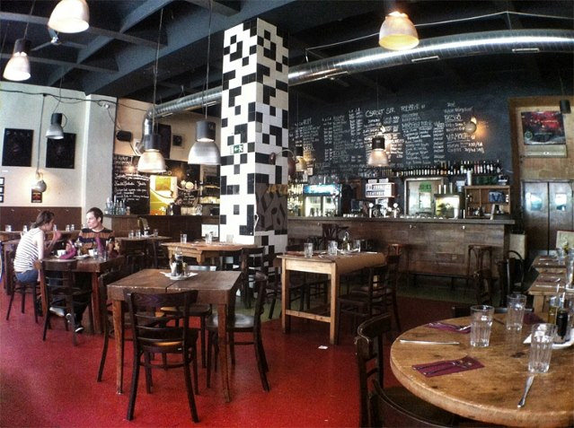 Jelen bisztro, bar jazzy et restaurant à Budapest