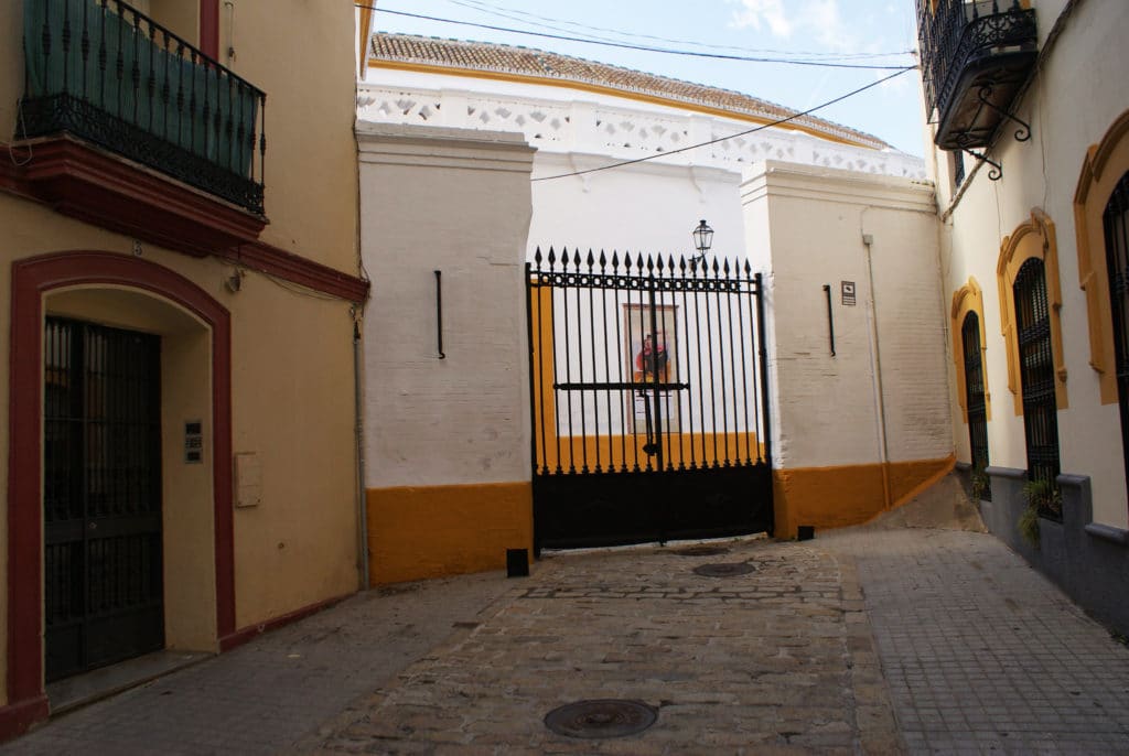 Un bout dérobé de l'arène de Séville dans le quartier de l'Arenal.