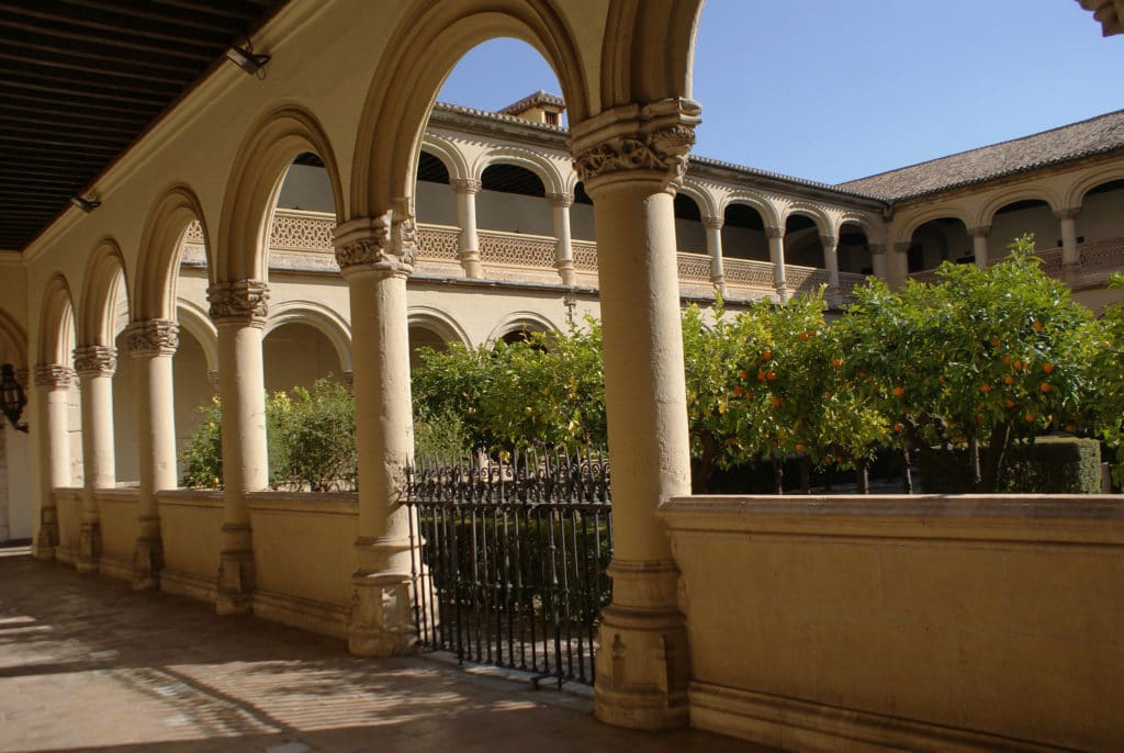 Cloître du Real Monasterio de San Jerónimo à Grenade.