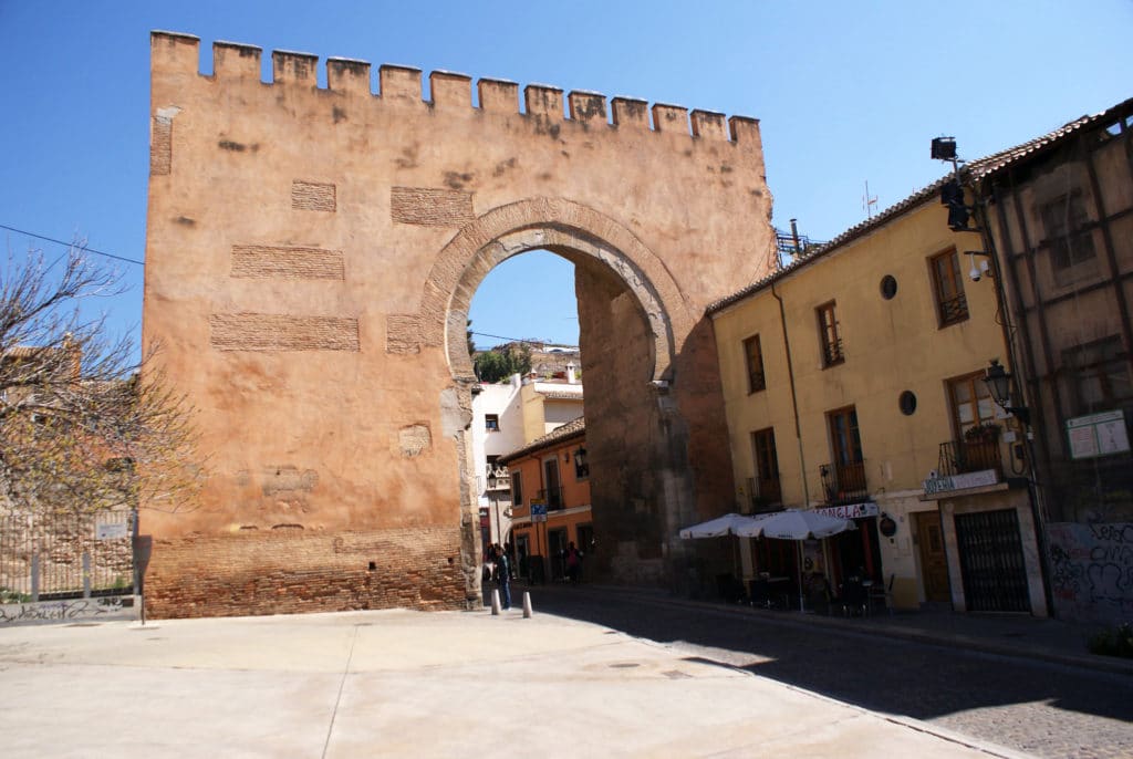 Porte de l'Albaicín, l'ancienne médina de Grenade.