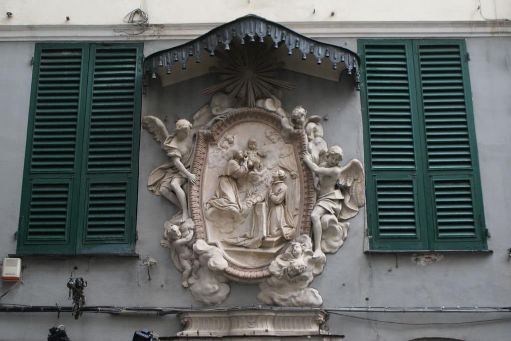 Madones, anges et sculptures de rue à Gênes