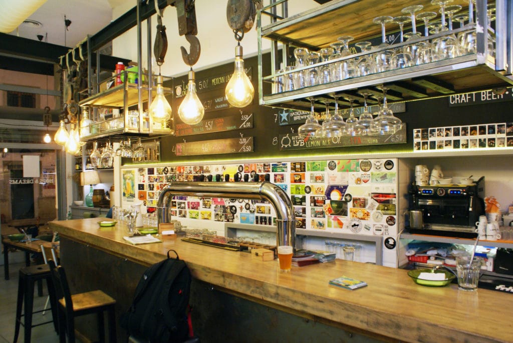 Hops and dreams : Bar à bières artisanales dans le quartier d'Alameda à Séville.