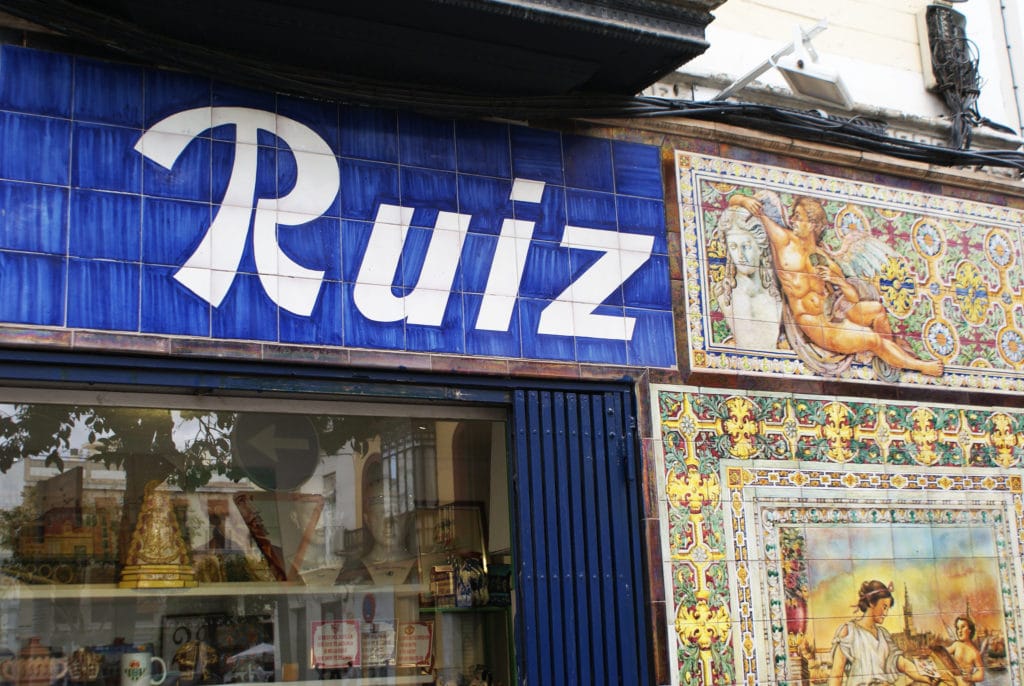 Ruiz, magasin de céramiques dans le quartier de Triana à Séville. 