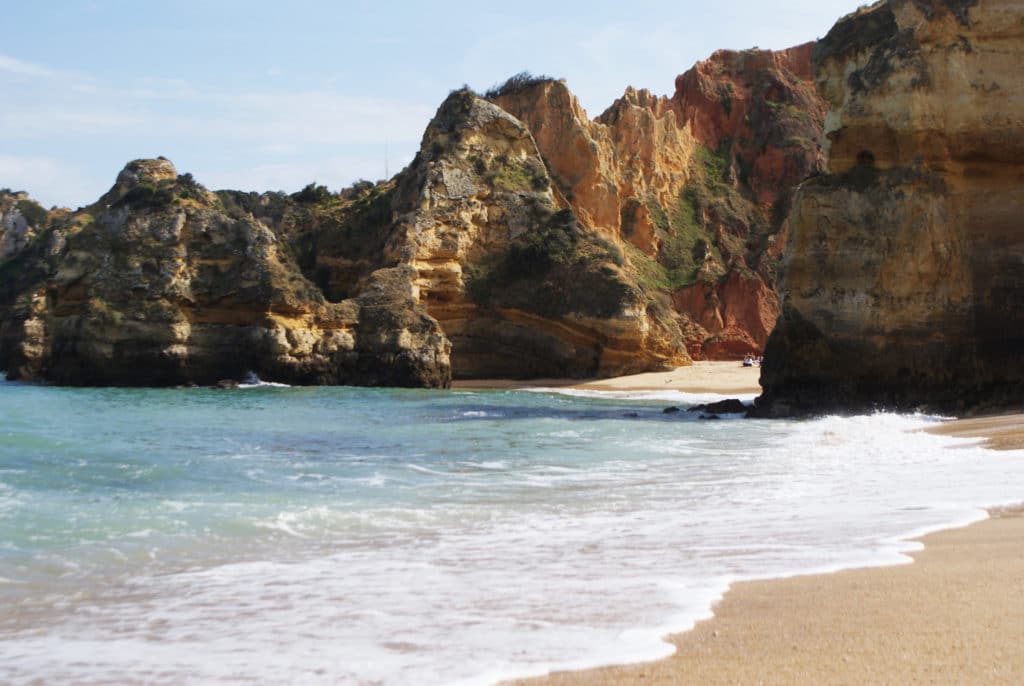 Plage ou Praia do Camilo à Lagos au sud du Portugal.