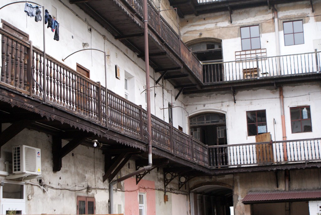 Cour typique de l'ancien quartier de Kazimierz à Cracovie.