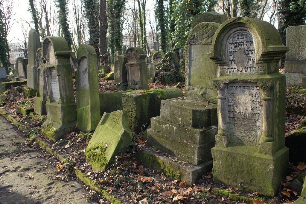 Dans le nouveau cimetière juif de Cracovie