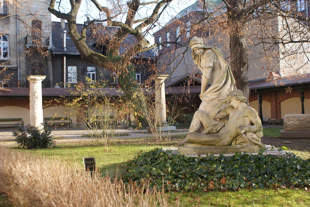 Dans le jardin du musée Czapski à Cracovie 