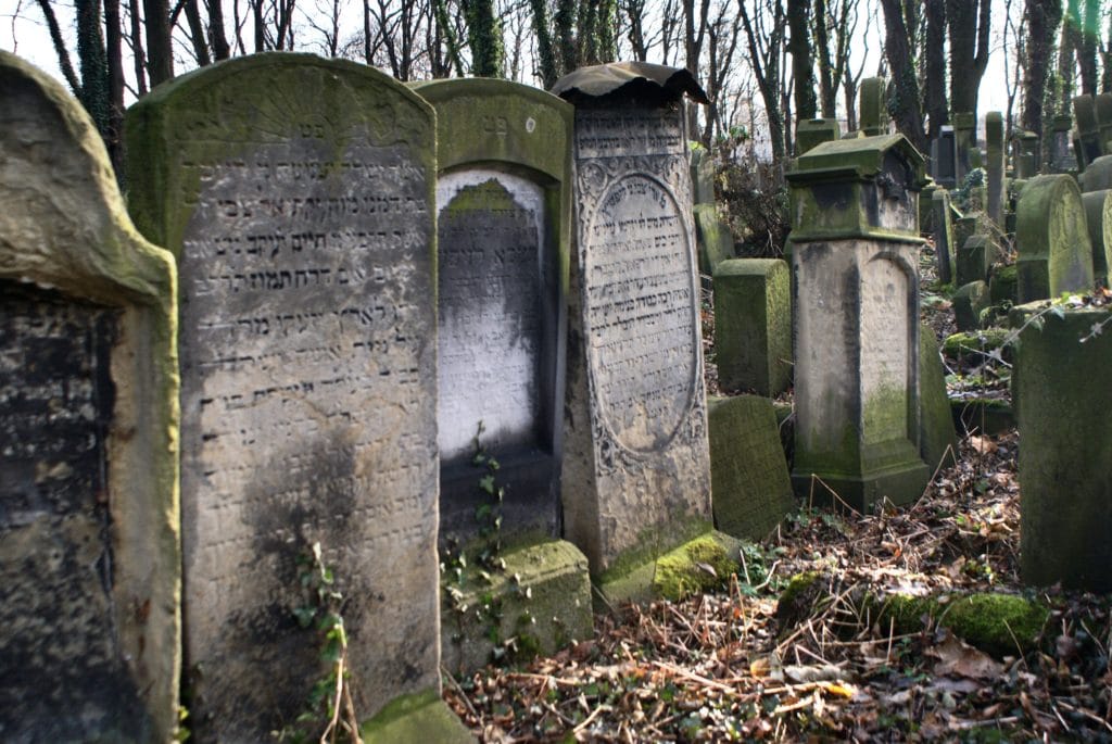 Dans le nouveau cimetière juif de Cracovie