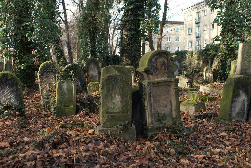 Dans le nouveau cimetière juif de Cracovie