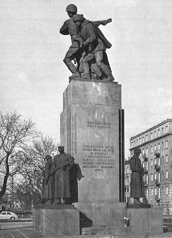 You are currently viewing L’ironique monument de la Fraternité d’Armes à Varsovie [Praga]