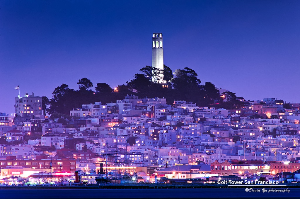 Lire la suite à propos de l’article Coit Tower à San Francisco : Vue panoramique, femme pompier et communisme