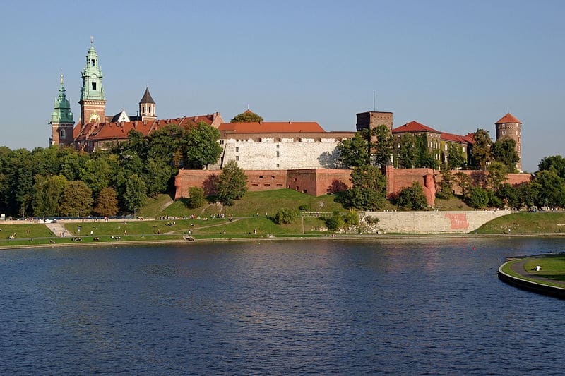 Lire la suite à propos de l’article Pentes du chateau de Wawel et rive de la Vistule à Cracovie